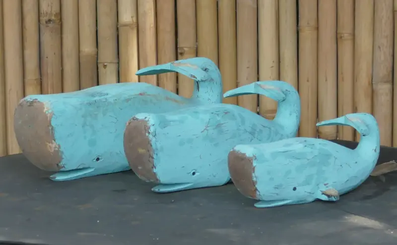 Product image 3 of the product “Whale, wood in turquise. Set of 3; Size L: 48x20x22cm H, Size M:38x18x18cm H, Size S: 30x12x13cm H. ”